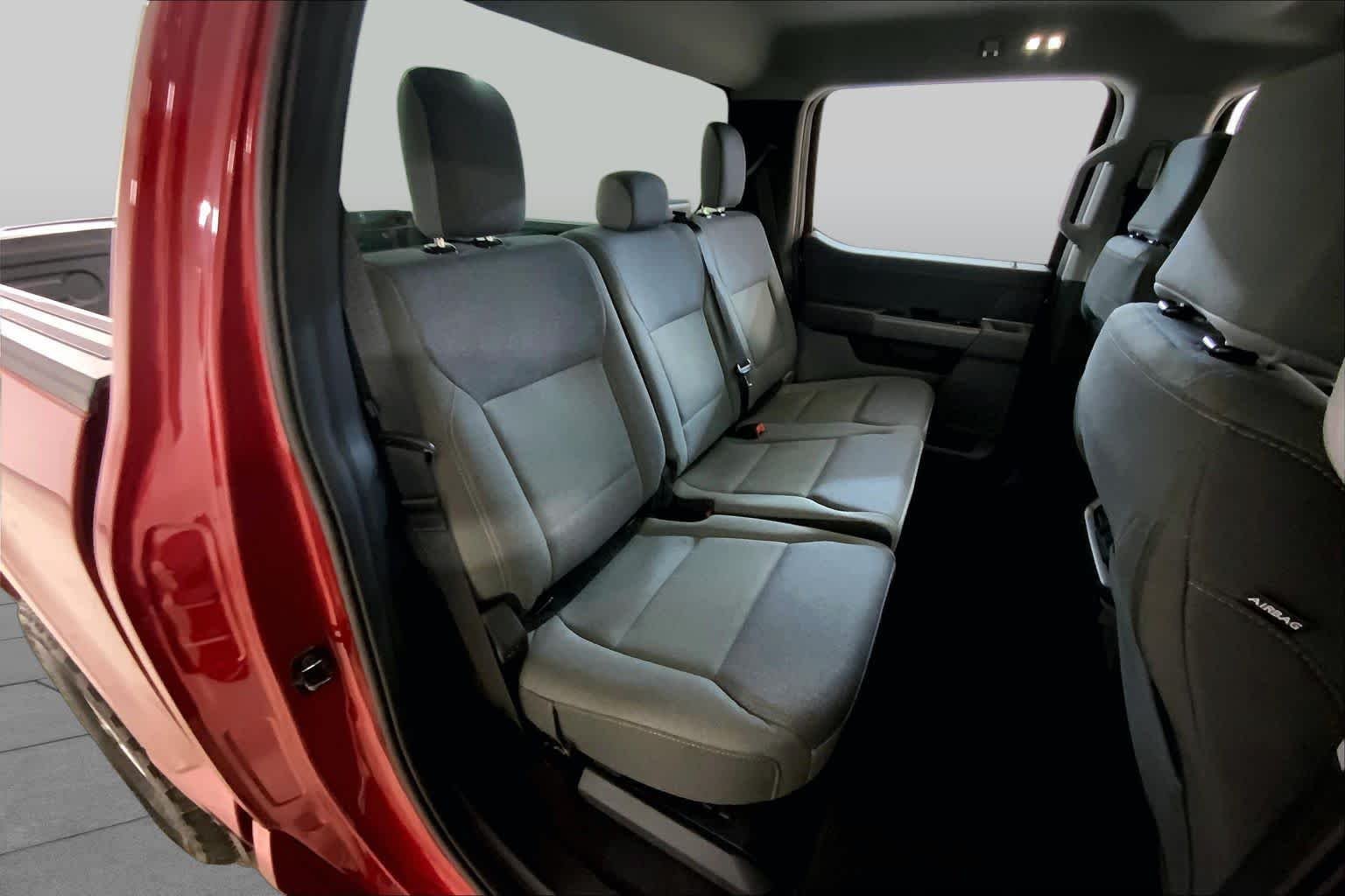 Used 2025 Rapid Red Metallic Tinted Clearcoat Ford XLT image 32