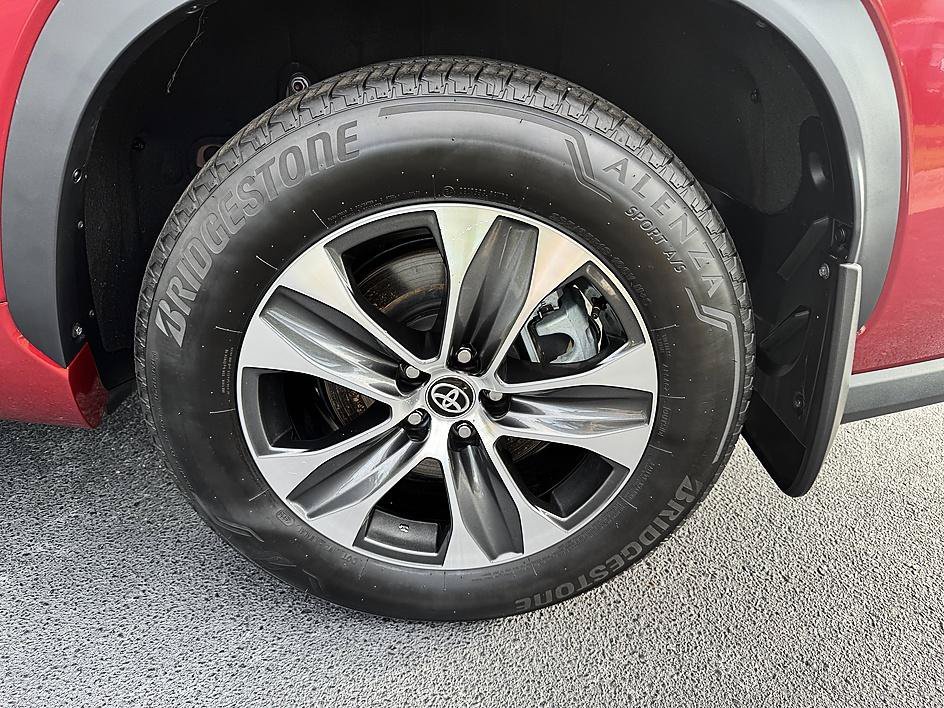 Used 2026 Ruby Flare Pearl Toyota Hybrid XLE image 29