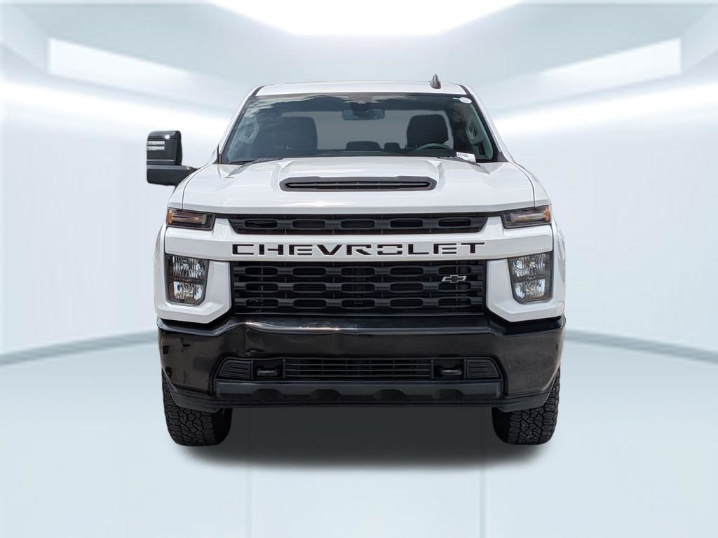 Used 2022 White Chevrolet Custom image 10