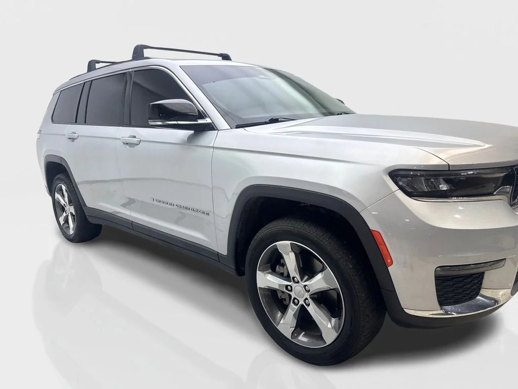Used 2022 Silver Jeep Limited image 12