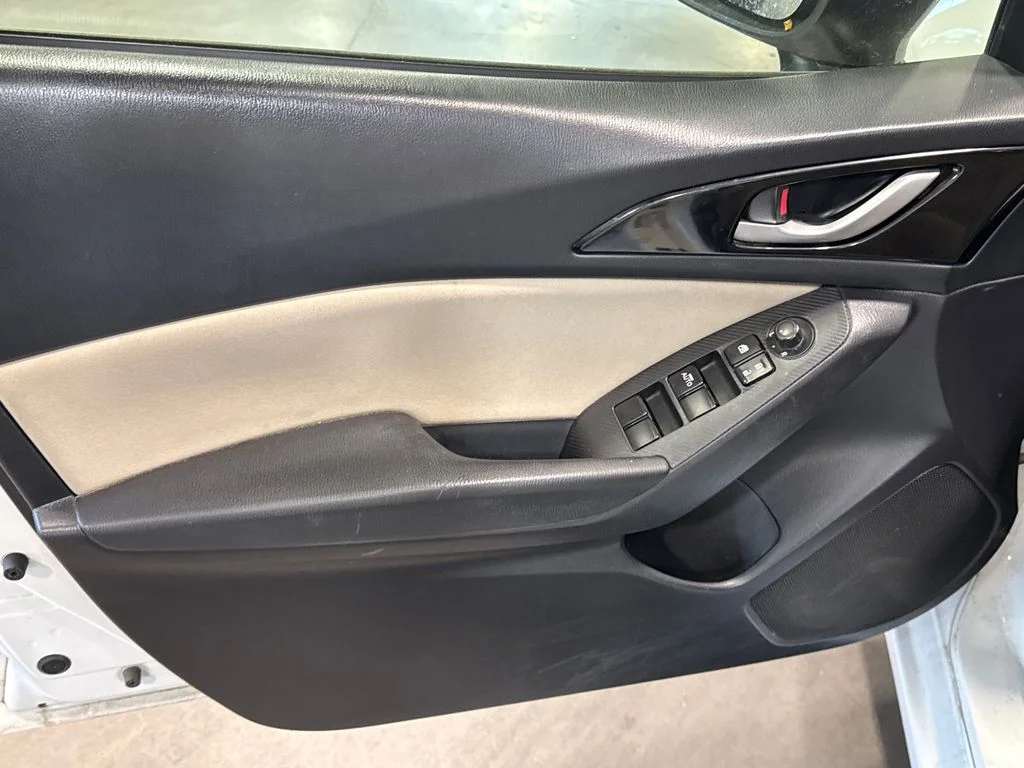 Used 2015 White Mazda i Touring image 8