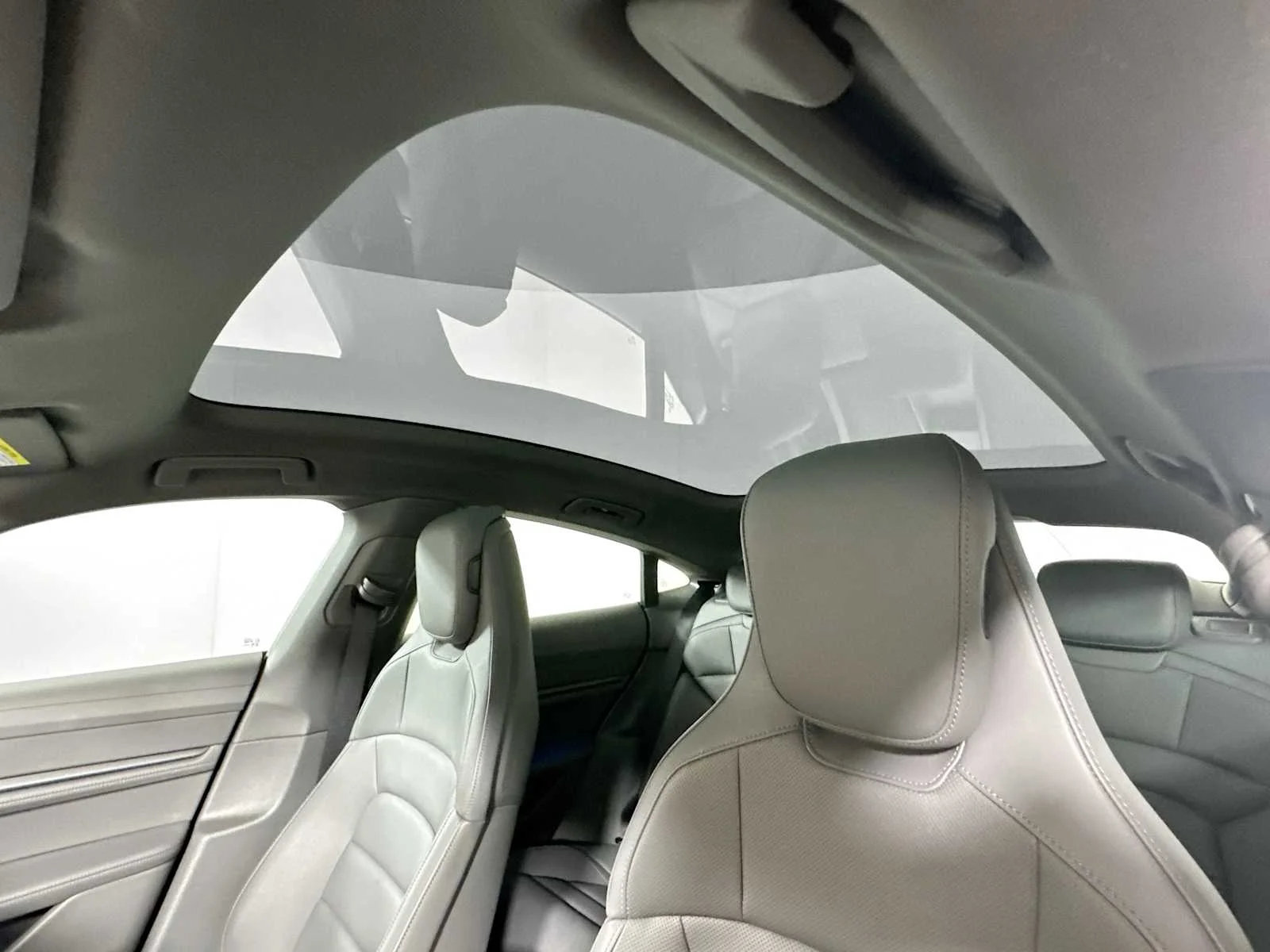 2025 Porsche Taycan Base - Photo 21