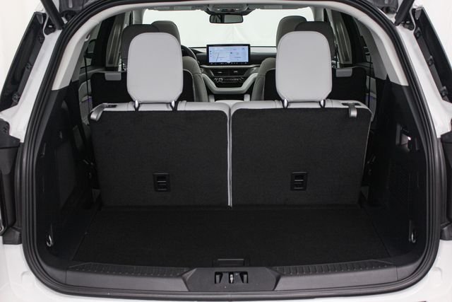 New 2026 Star White Metallic Tri-Coat Ford Platinum™ image 13