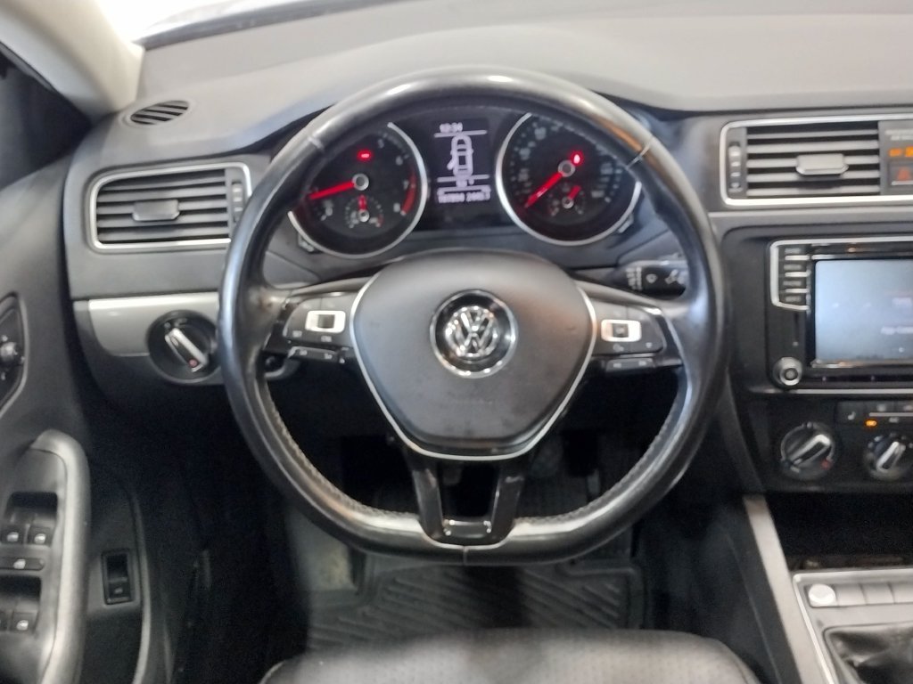 Used 2017 Silk Blue Metallic Volkswagen 1.4T SE image 36