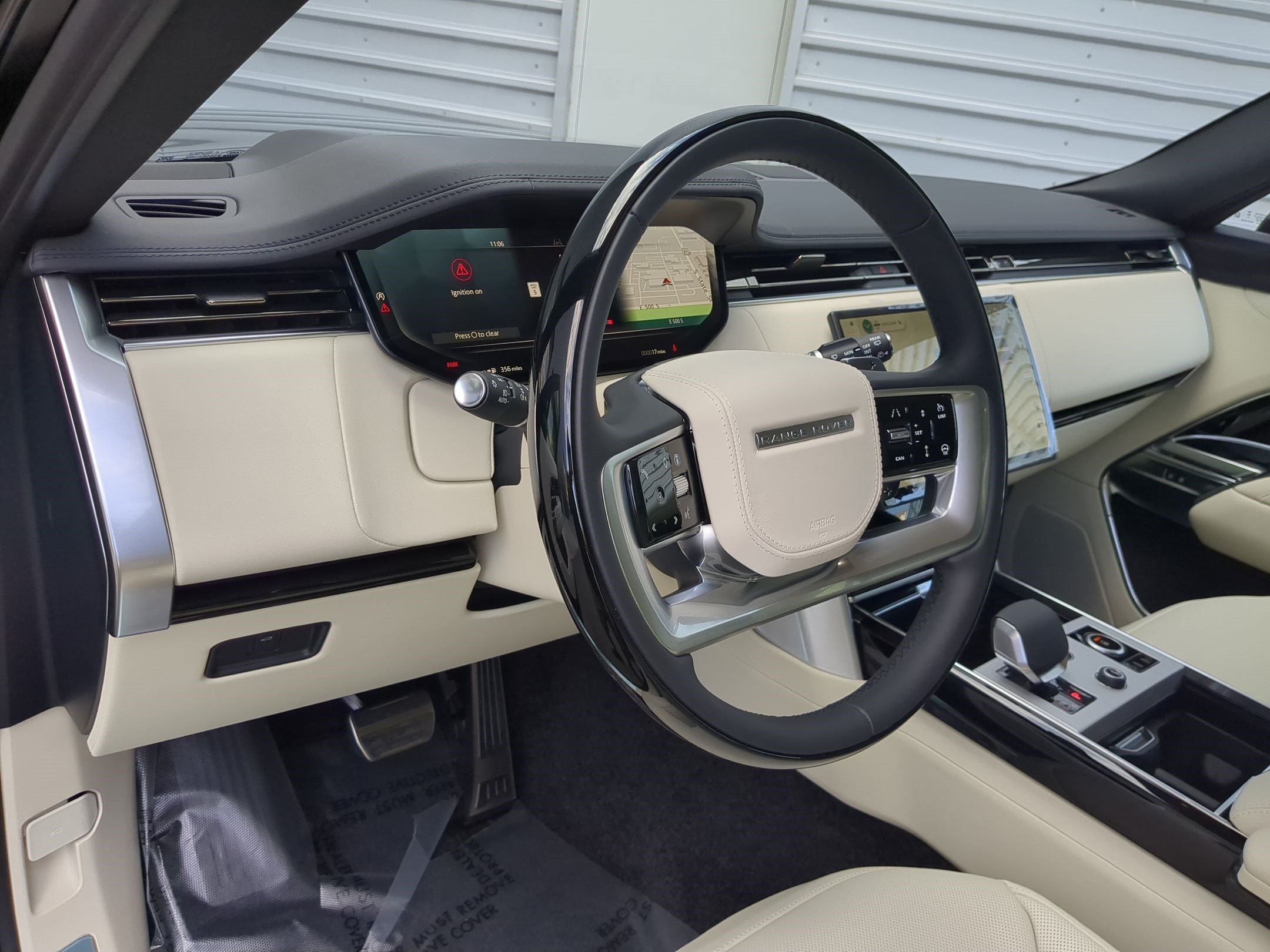 New 2027 Santorini Black Land Rover P530 SE image 14