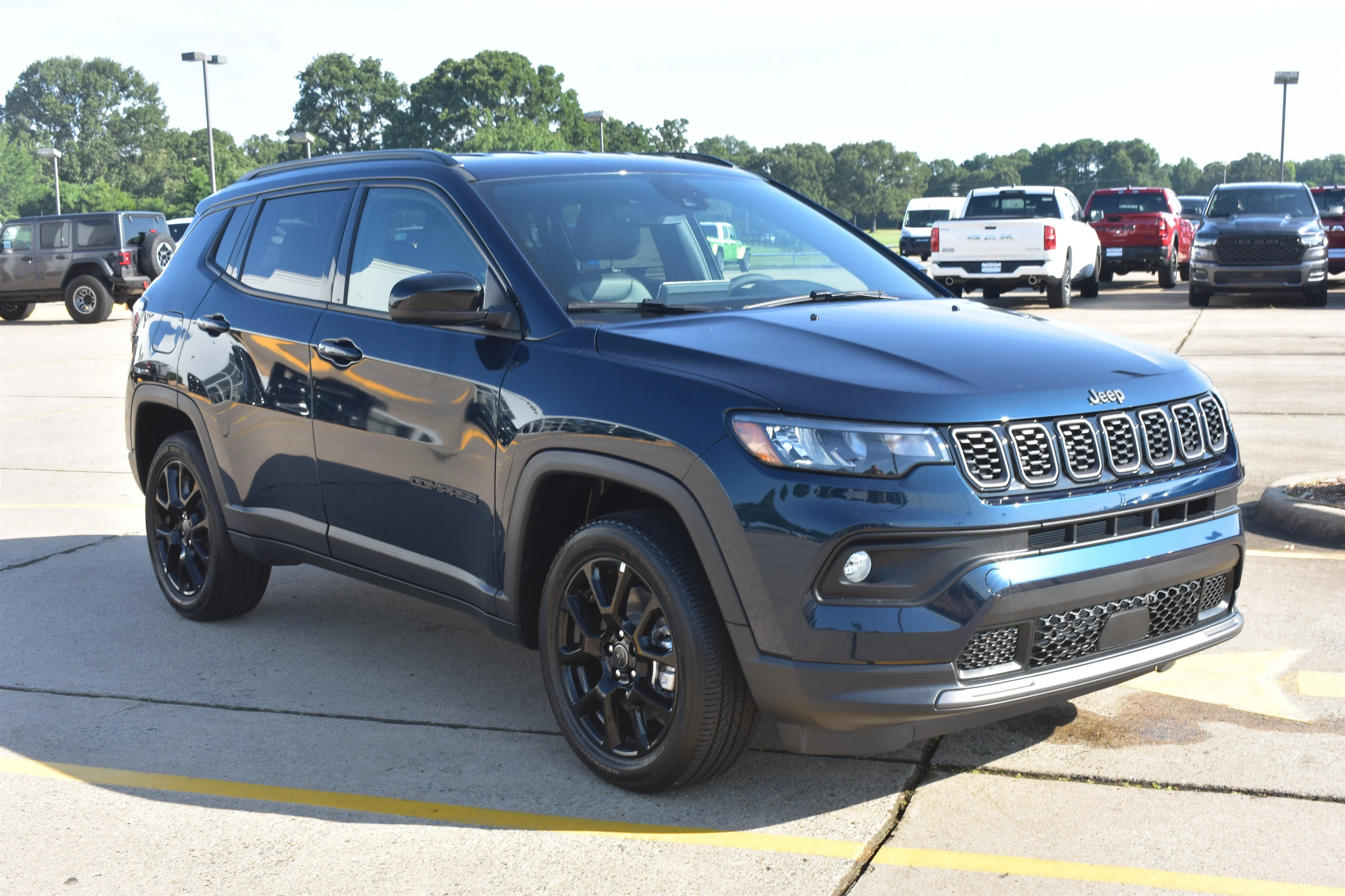 New 2026 Fathom Blue Pearl Coat Jeep Latitude Altitude image 3