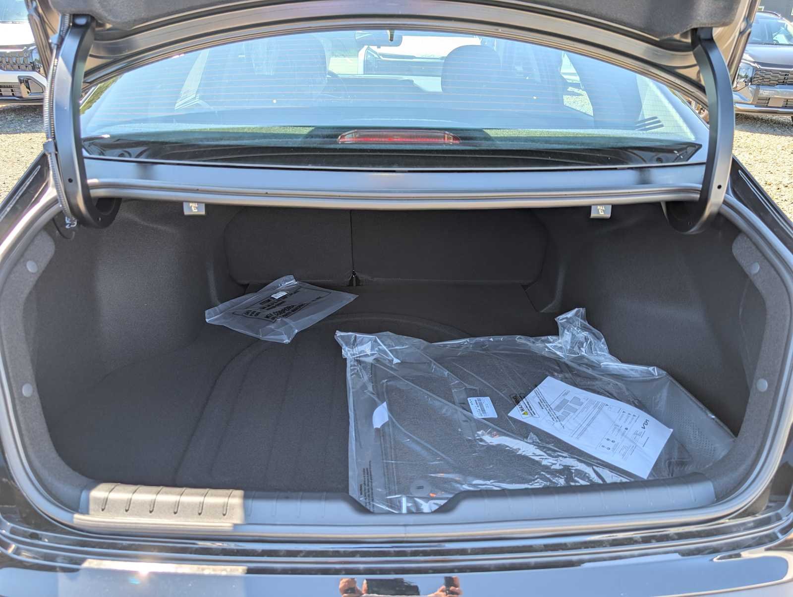 New 2026 Aurora Black Pearl Kia LXS image 7