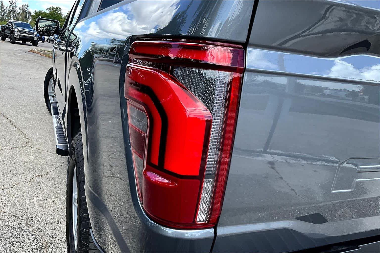 Used 2025 Carbonized Gray Metallic Ford LARIAT image 50