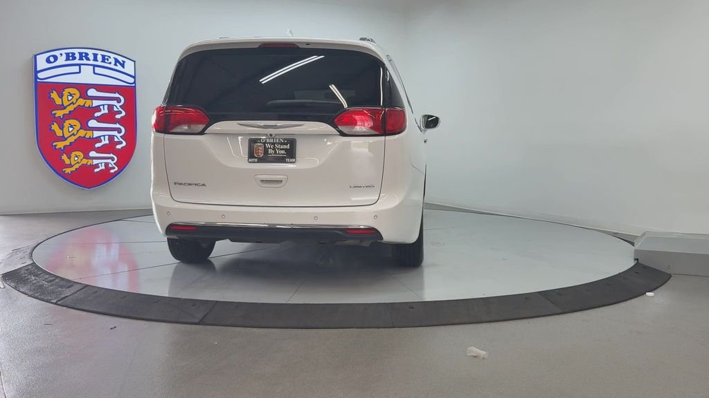 Used 2018 Bright White Clearcoat Chrysler Limited image 7