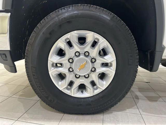 Used 2025 Summit White Chevrolet LT image 29