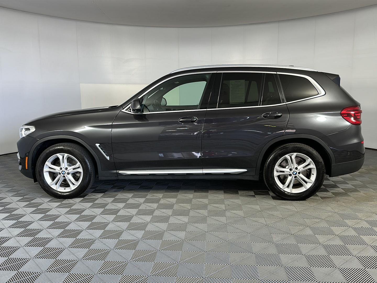 Used 2021 Dark Graphite Metallic BMW xDrive30i image 8