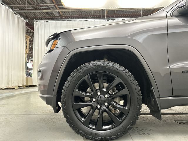 Used 2019 Gray Jeep Altitude image 22