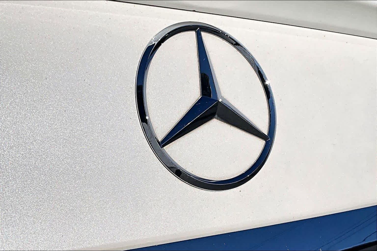 Used 2017 designo Diamond White Metallic Mercedes-Benz S 550 image 31