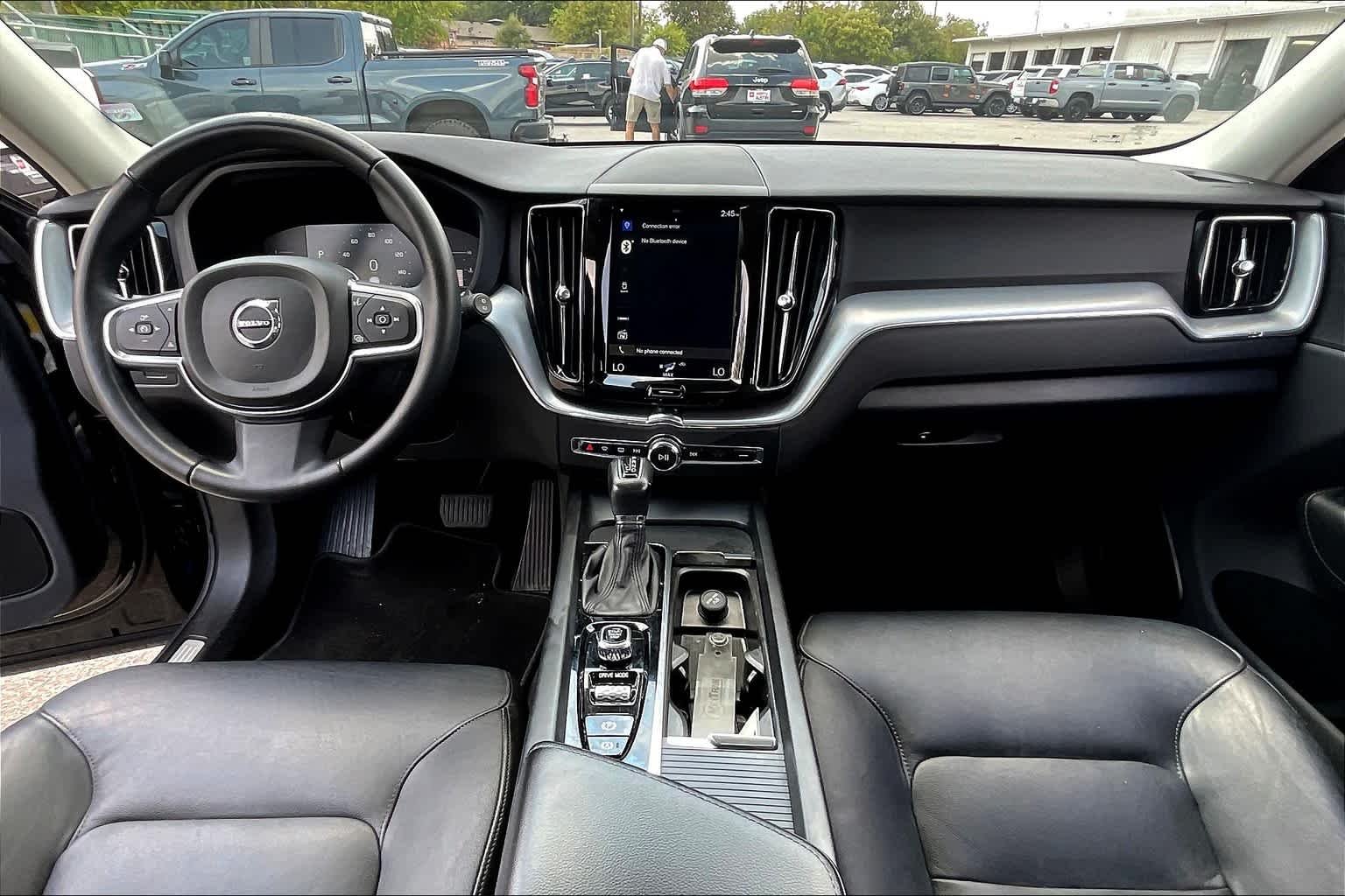 Used 2019 Onyx Black Metallic Volvo Momentum image 15