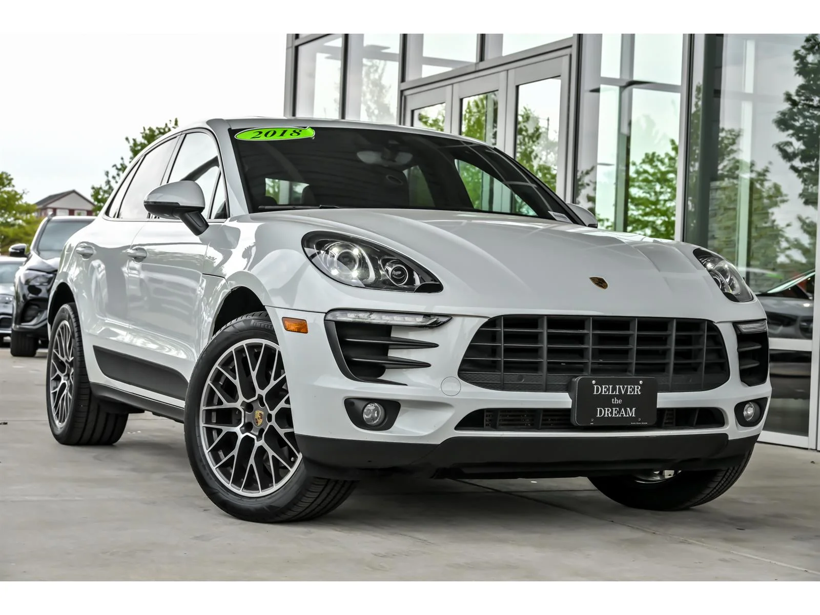 2018 Porsche Macan -'s photo