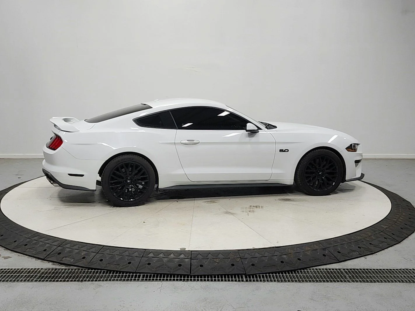 Used 2019 White Ford GT Premium image 8