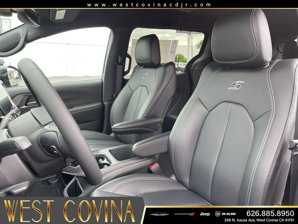 New 2026 Diamond Black Crystal Pearl-Coat Exterior Paint Chrysler Select image 14