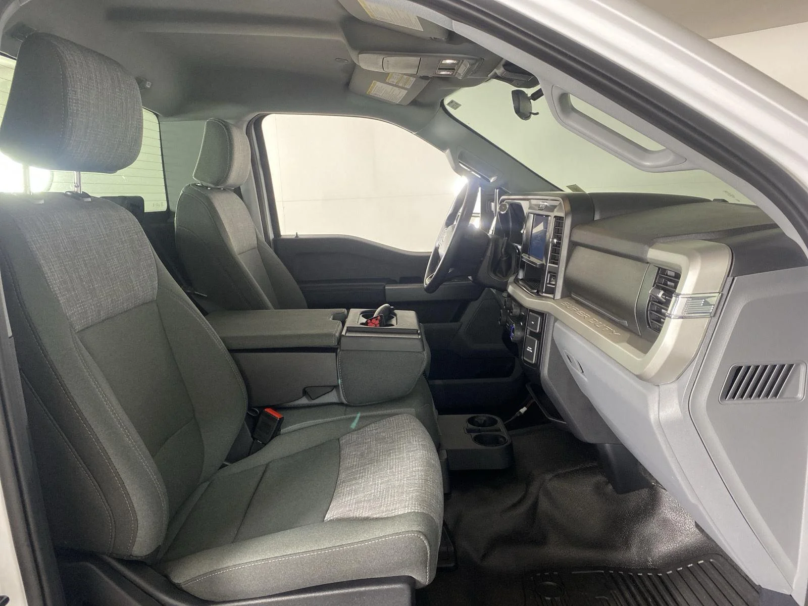 Used 2025 Oxford White Ford XLT image 26