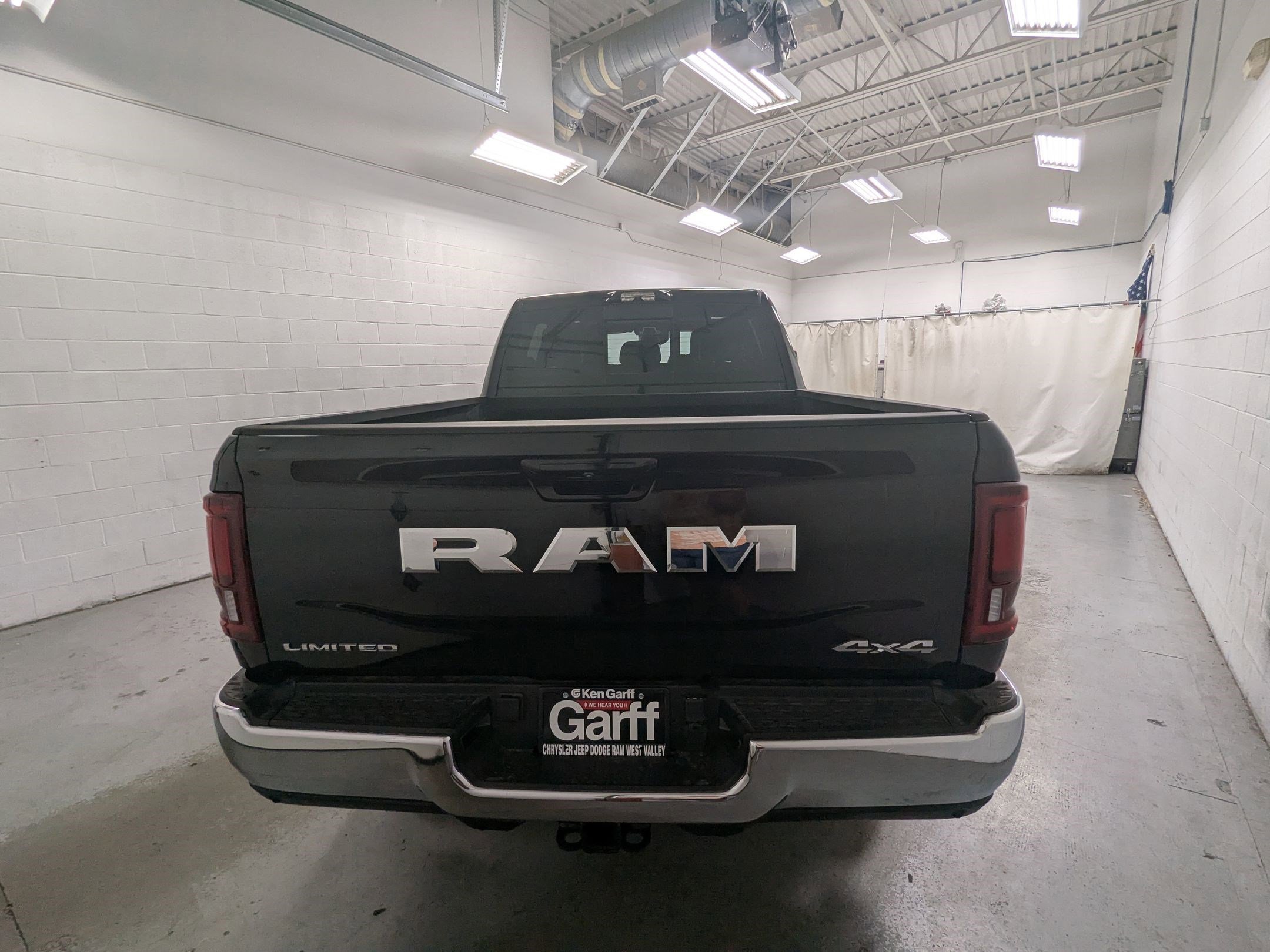 New 2025 Diamond Black Crystal Pearl-Coat Exterior Paint RAM Limited image 5