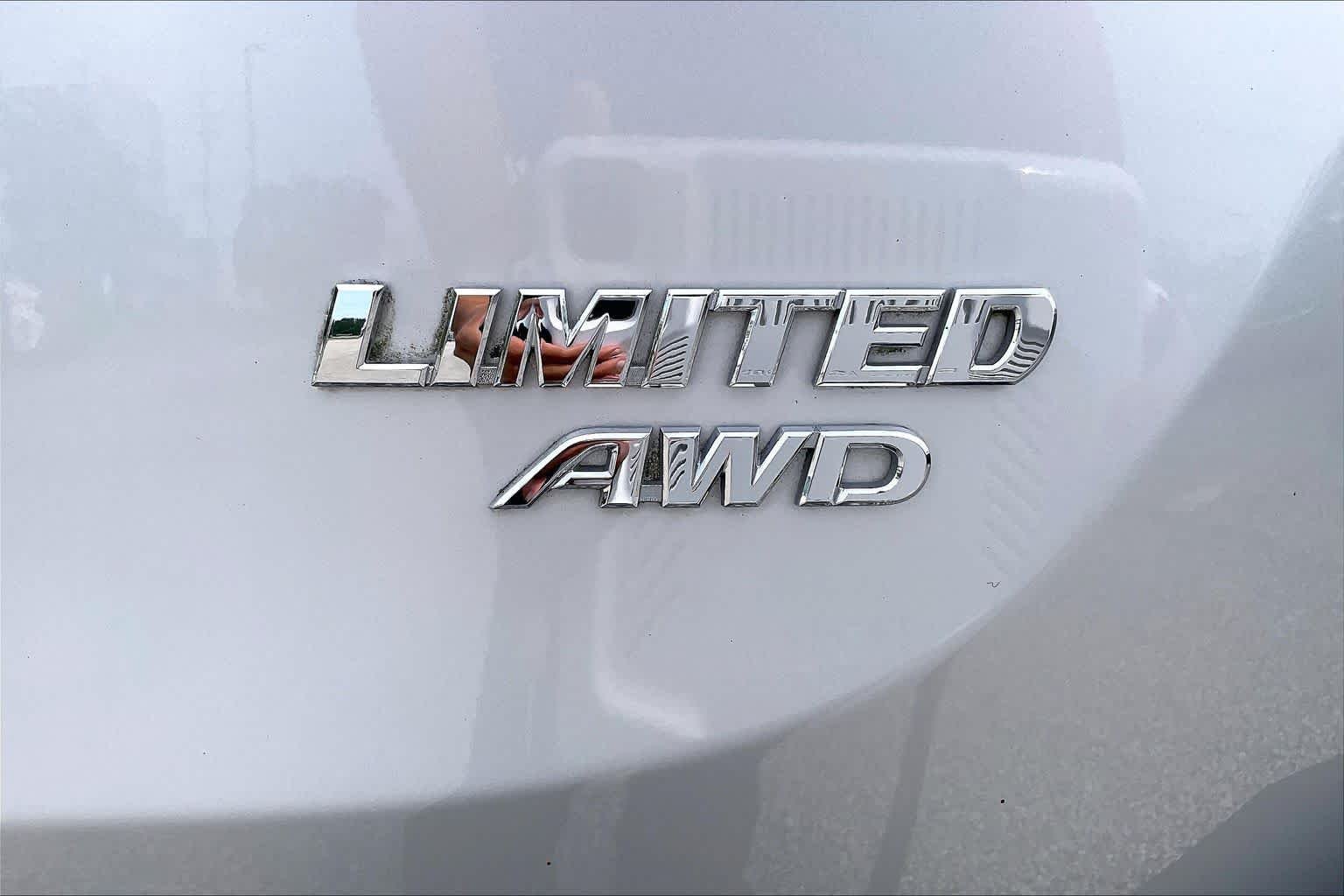 Used 2015 Classic Silver Metallic Toyota Limited image 10