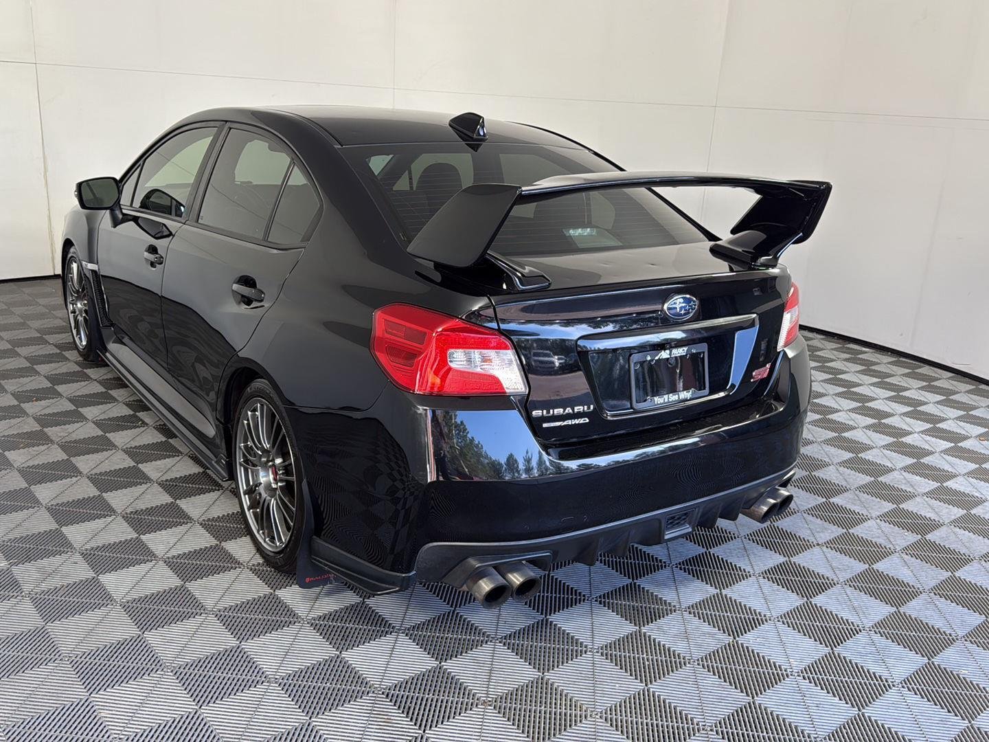 Used 2015 Crystal Black Silica Subaru Limited image 10