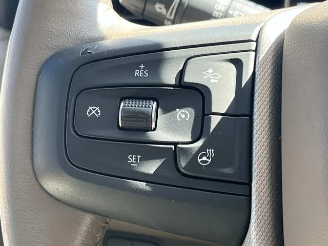 Used 2022 White GMC Denali image 39