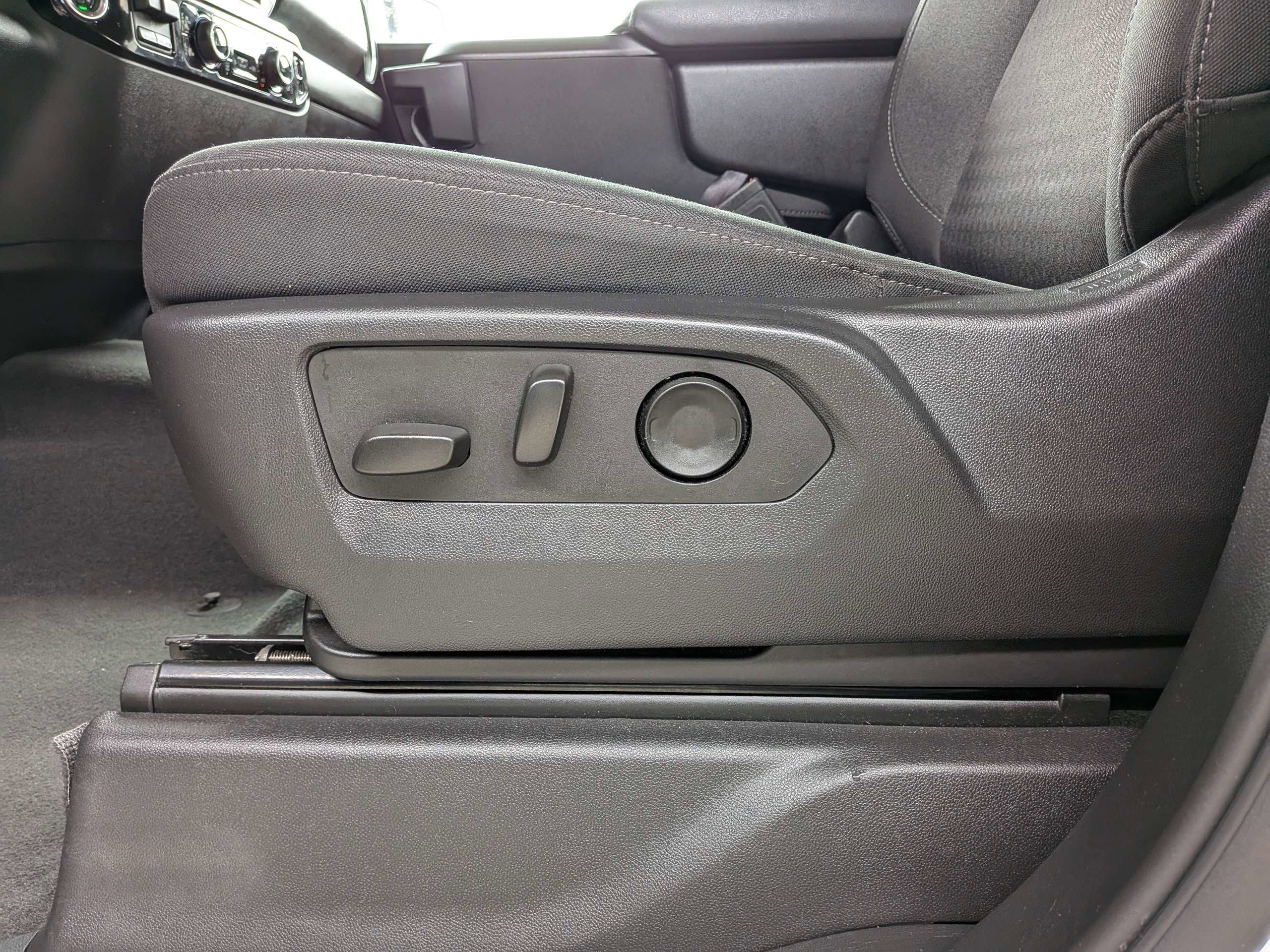 Used 2025 White Chevrolet LT image 15