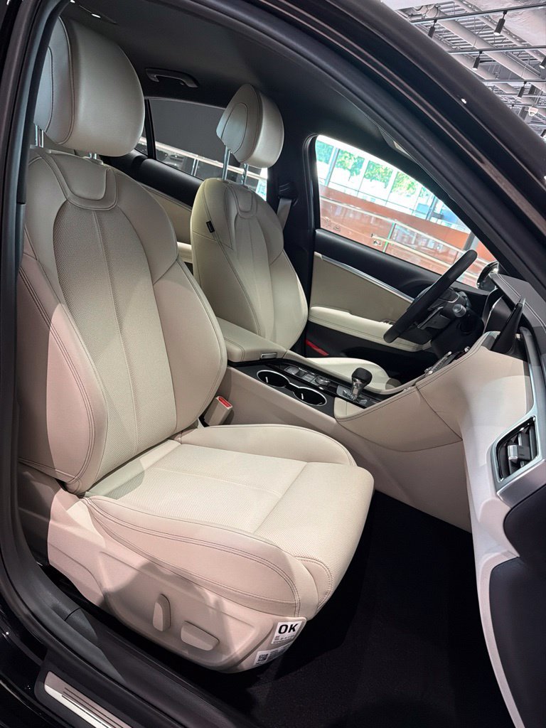 2026 GENESIS G70 Standard - Photo 21