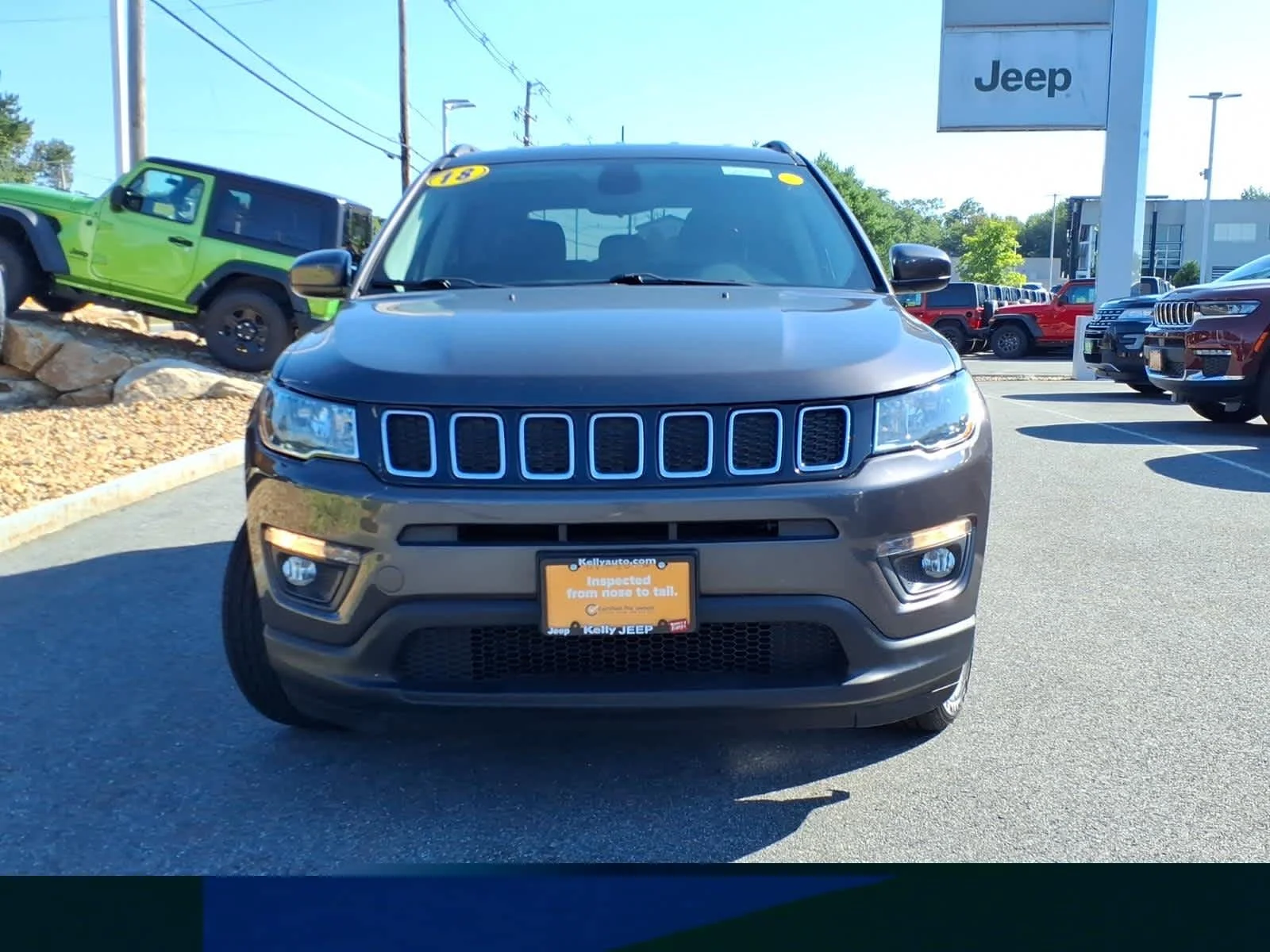 Certified Used 2018 Granite Crystal Met. Clear Coat Jeep Latitude image 3