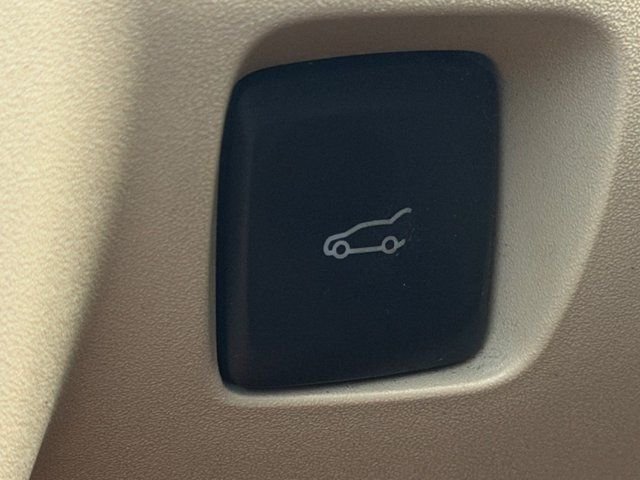 Used 2013 White Ford SE image 34