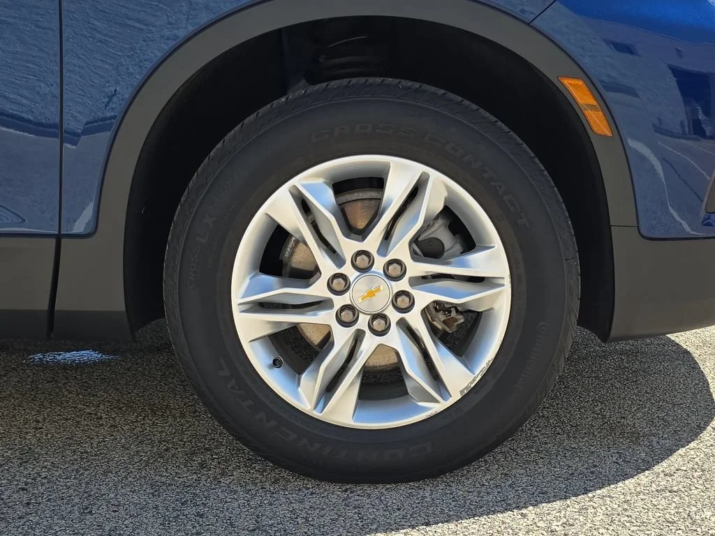 Used 2022 BLUE GLOW METALLIC Chevrolet LT image 34