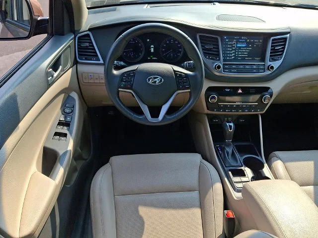 Used 2016 Beige Hyundai Limited image 11