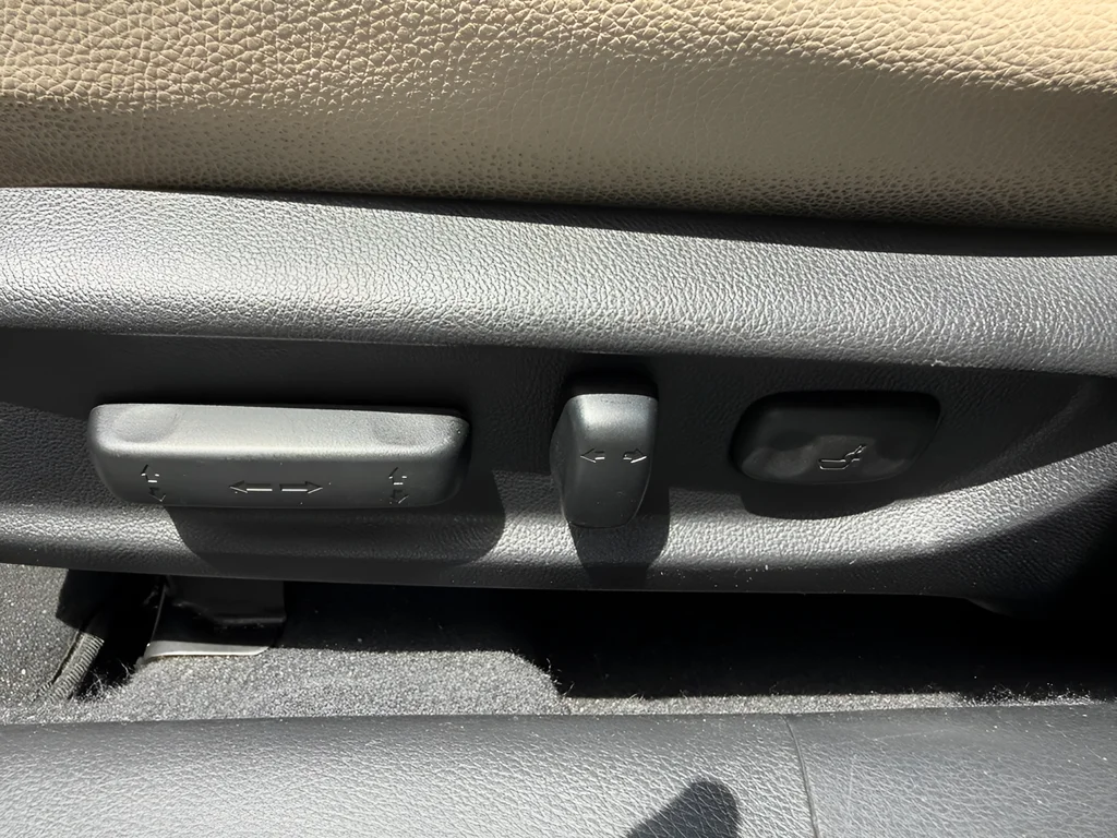 Used 2014 Modern Steel Metallic Honda Touring image 10