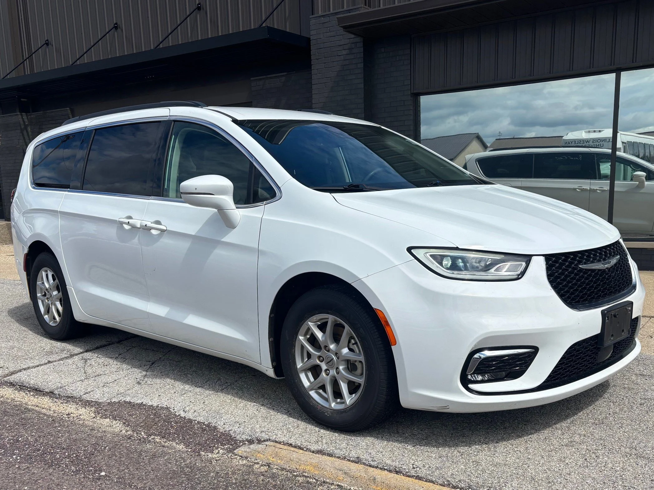 Used 2022 Bright White Clearcoat Chrysler Touring L image 3