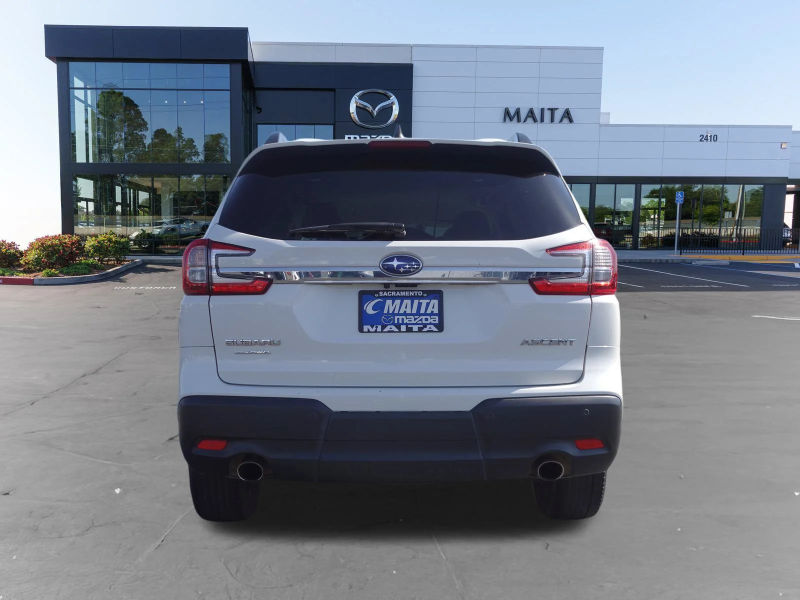 Used 2025 Crystal White Pearl Subaru Premium image 4