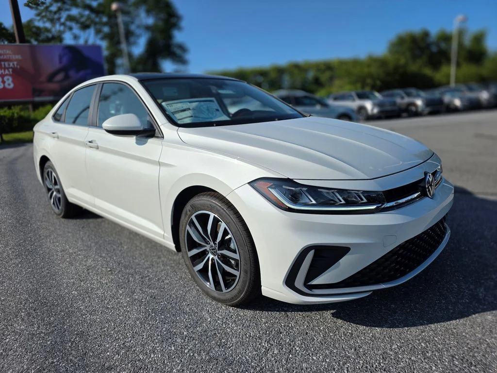 New 2026 Opal White Pearl Volkswagen 1.5T SE image 1