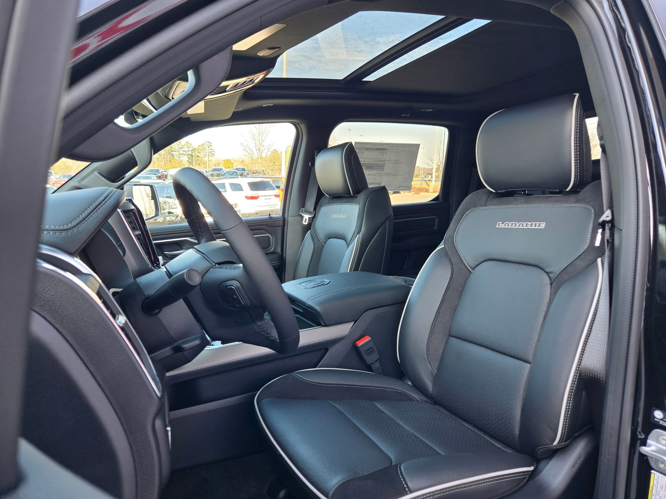 New 2026 Diamond Black Crystal Pearl-Coat Exterior Paint RAM Laramie image 23