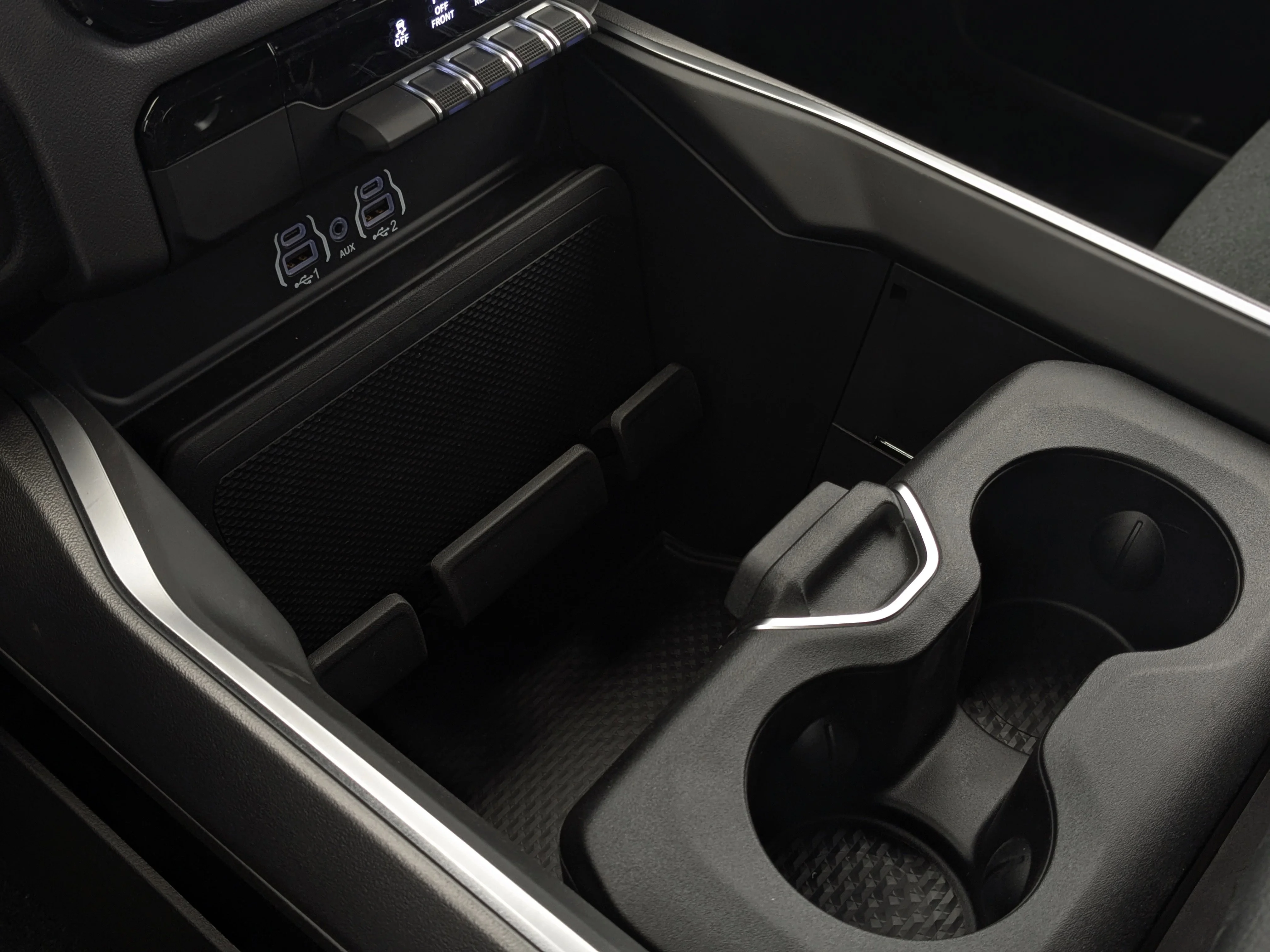 New 2026 White RAM Express - 3.6L Pentastar VVT V6 engine with eTorque - BLACK EXPRESS EDITION image 20