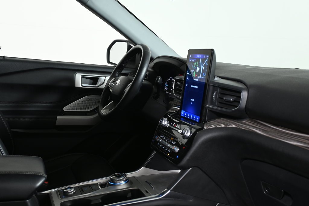 Used 2023 White Metallic Ford Limited image 8