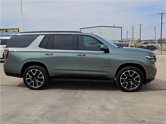 Used 2023 Silver Sage Metallic Chevrolet RST 4x2 image 4
