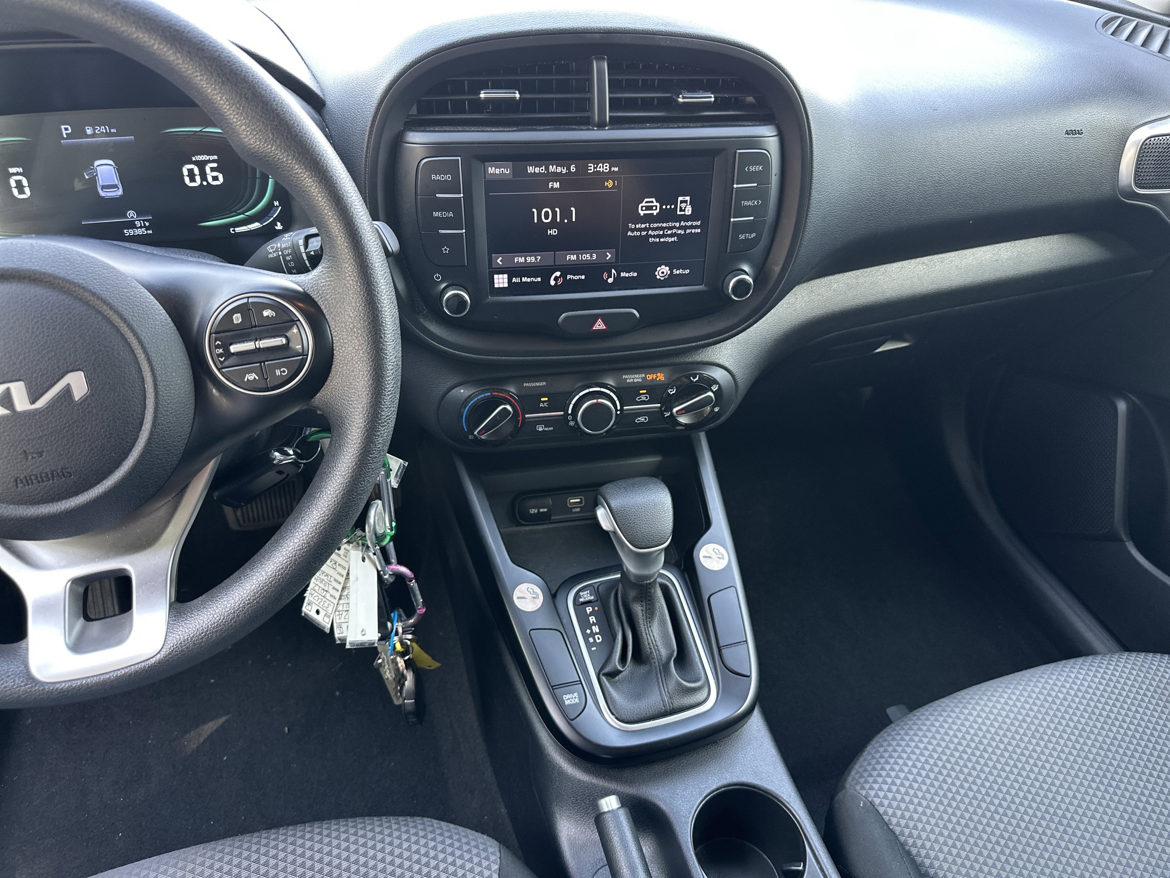 Used 2024 Snow White Pearl Kia LX image 25