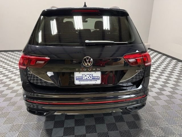 Certified Used 2022 Deep Black Pearl Effect Volkswagen 2.0T SE R-Line Black image 11
