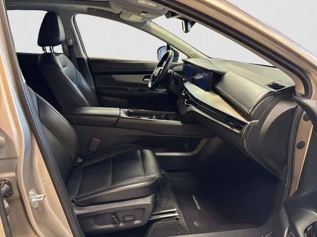 Used 2025 Gold Nissan SL image 16