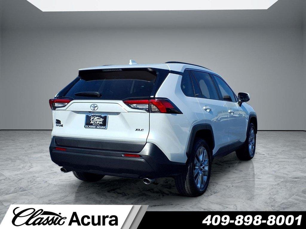 Used 2024 Wind Chill Pearl Toyota XLE Premium image 6