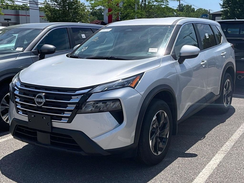 Used 2025 Silver Nissan SV image 3