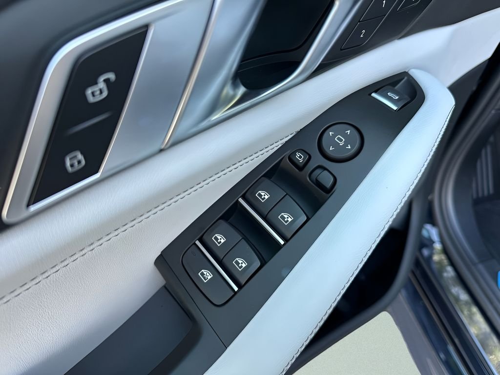 New 2026 Carbon Black Metallic BMW xDrive40i image 12