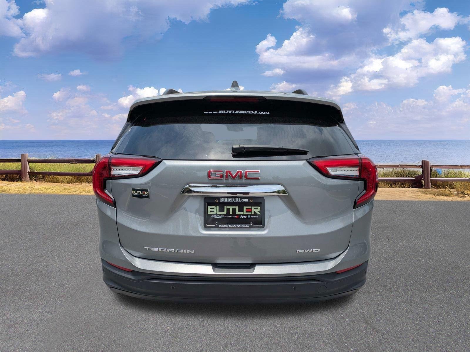 Used 2024 Sterling Metallic GMC SLE image 7
