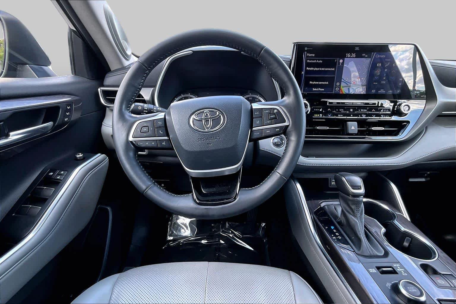 Used 2022 Midnight Black Metallic Toyota Limited image 5