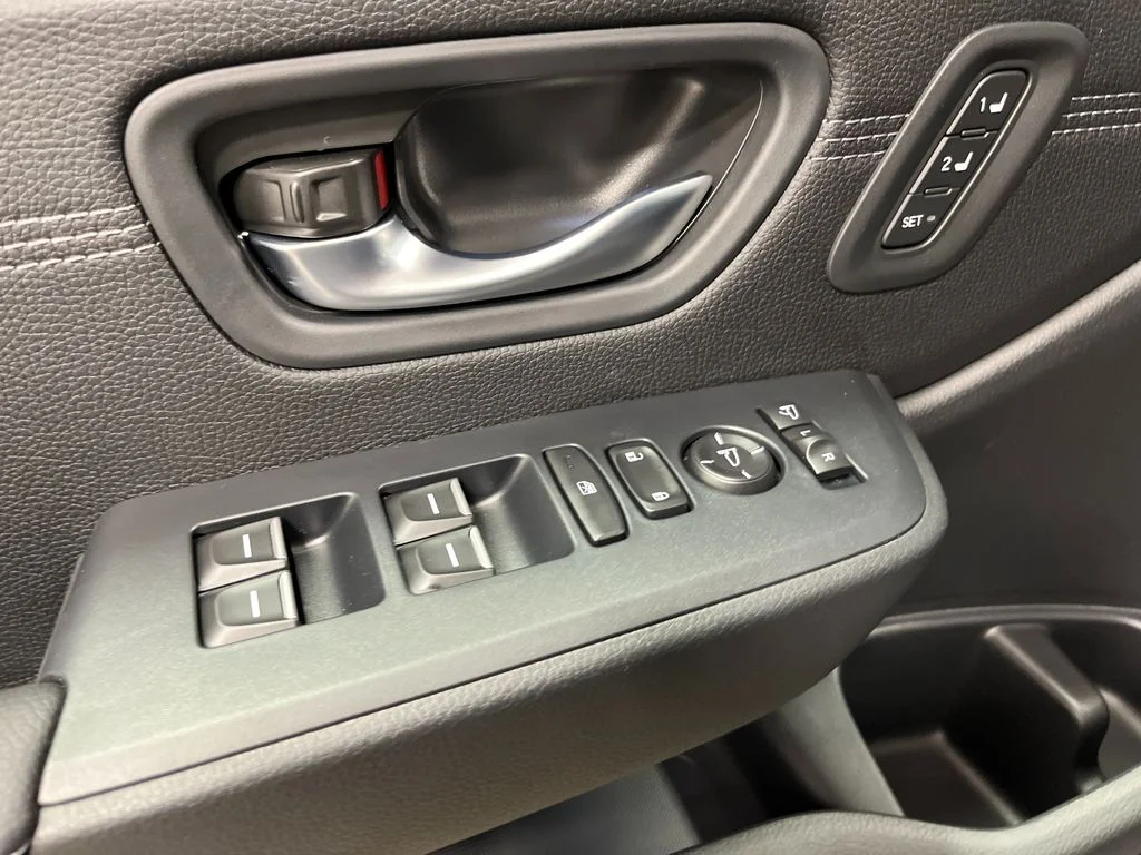 New 2026 Sonic Gray Pearl Honda Touring image 16