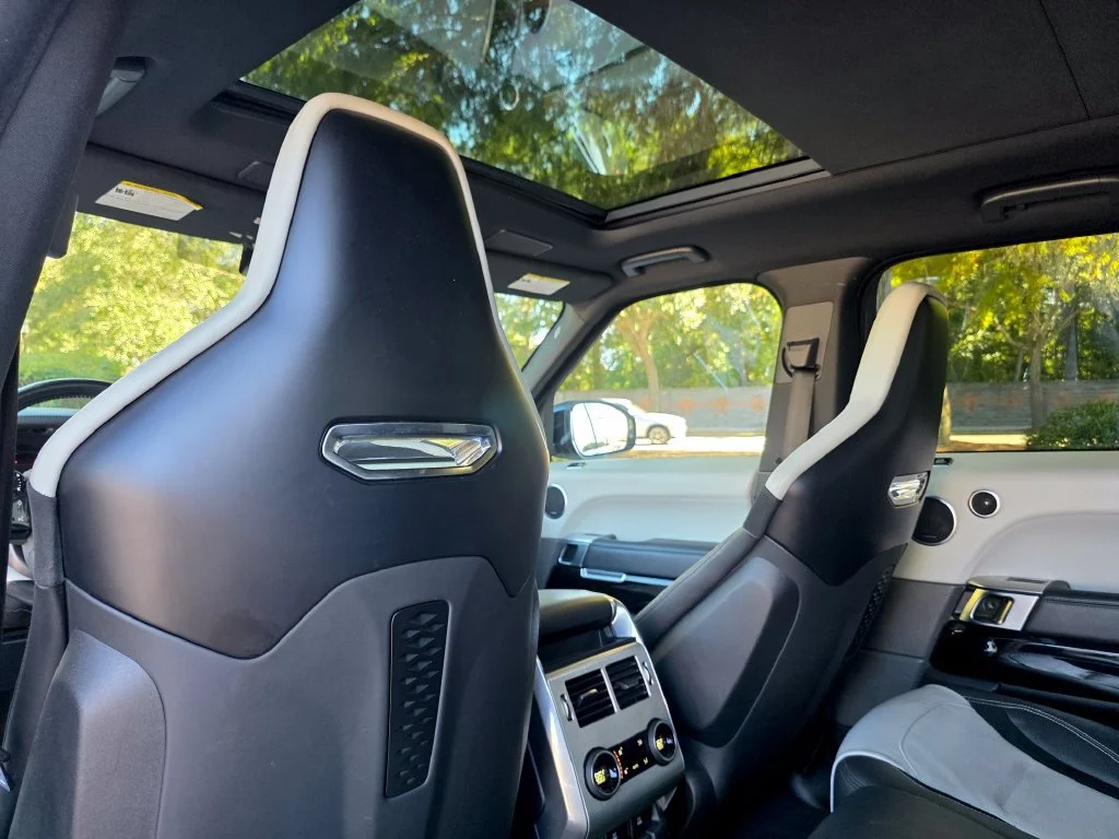 Used 2018 White Land Rover SVR image 28